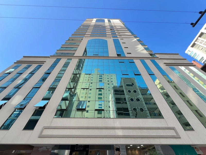 Apartamento Mobiliado e Decorado de Luxo, a Passos do Mar em Meia Praia, Itapema.: 3ª foto da galeria de imagens do imóvel