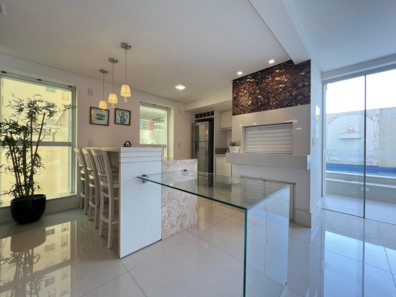 Apartamento Mobiliado e Decorado de Luxo, a Passos do Mar em Meia Praia, Itapema.: 10ª foto da galeria de imagens do imóvel