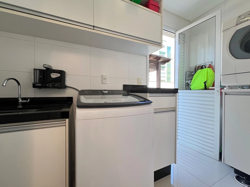 Apartamento Mobiliado e Decorado de Luxo, a Passos do Mar em Meia Praia, Itapema.: 11ª foto da galeria de imagens do imóvel