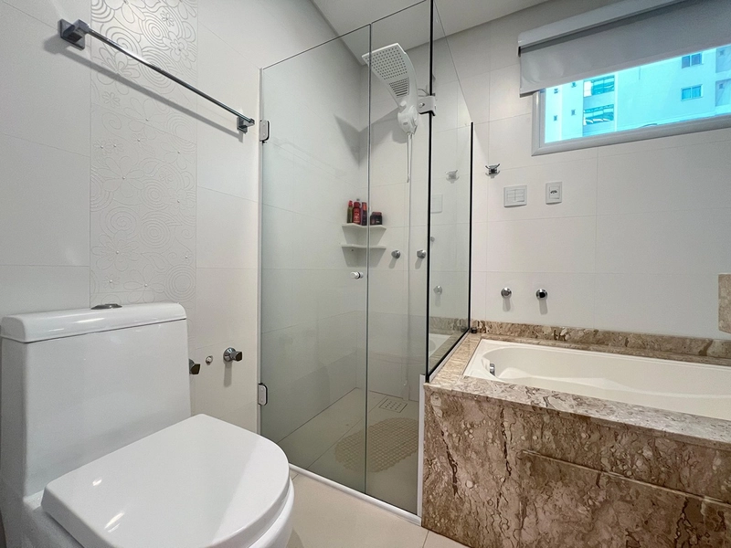 Apartamento Mobiliado e Decorado de Luxo, a Passos do Mar em Meia Praia, Itapema.: 15ª foto da galeria de imagens do imóvel
