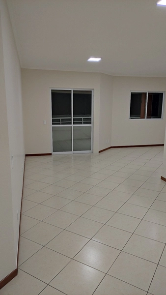 Locação anual na Meia Praia. : 6ª foto da galeria de imagens do imóvel