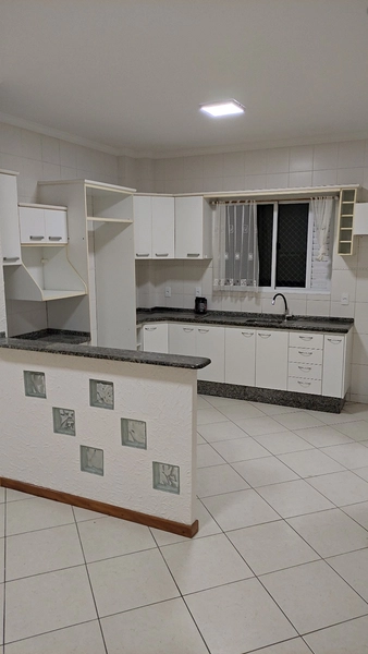 Locação anual na Meia Praia. : 1ª foto da galeria de imagens do imóvel