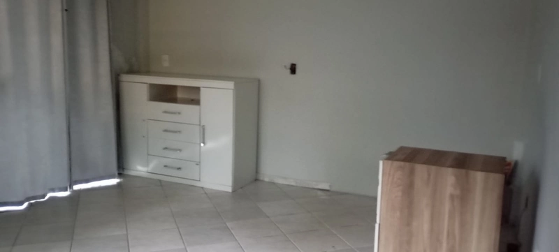 LOCAÇÃO DE SALA COMERCIAL – MEIA PRAIA / ITAPEMA: 3ª foto da galeria de imagens do imóvel