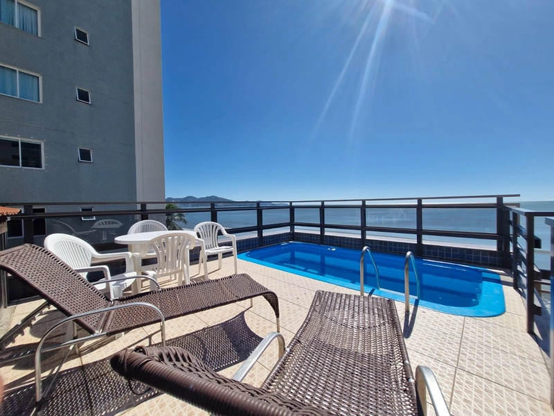 Apartamento frente mar com 4 suítes - Meia Praia: 1ª foto da galeria de imagens do imóvel