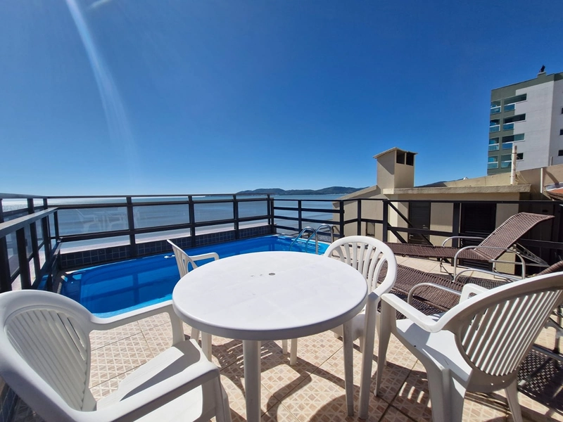 Apartamento frente mar com 4 suítes - Meia Praia: 3ª foto da galeria de imagens do imóvel