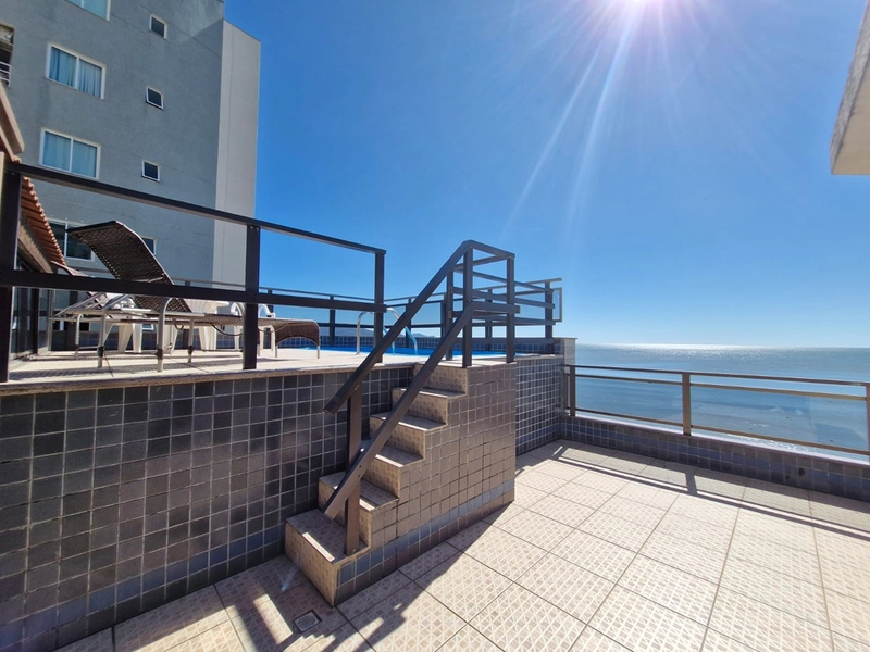 Apartamento frente mar com 4 suítes - Meia Praia: 4ª foto da galeria de imagens do imóvel