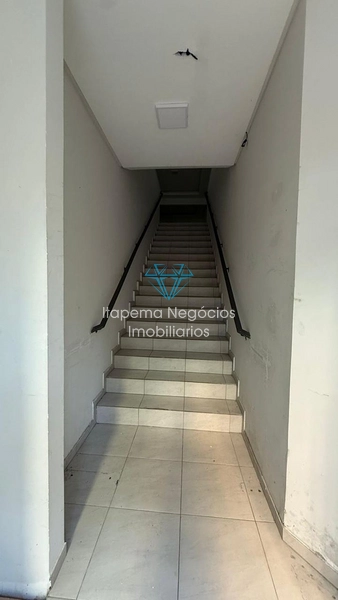 Sala Comercial em Meia Praia: 4ª foto da galeria de imagens do imóvel