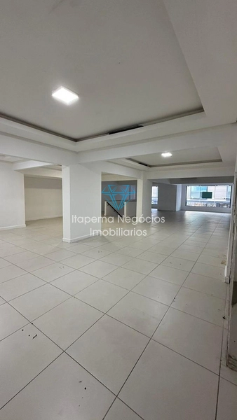 Sala Comercial em Meia Praia: 3ª foto da galeria de imagens do imóvel