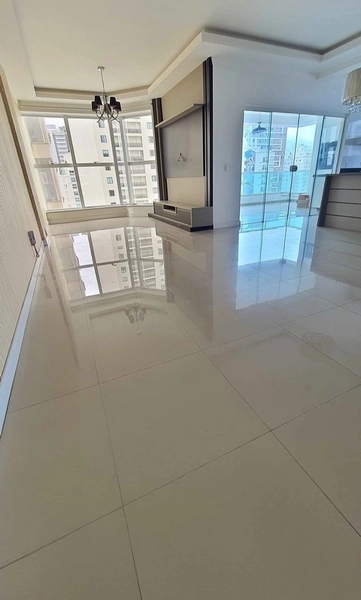 Apartamento 03 Suítes - Segunda quadra - Meia Praia: 6ª foto da galeria de imagens do imóvel