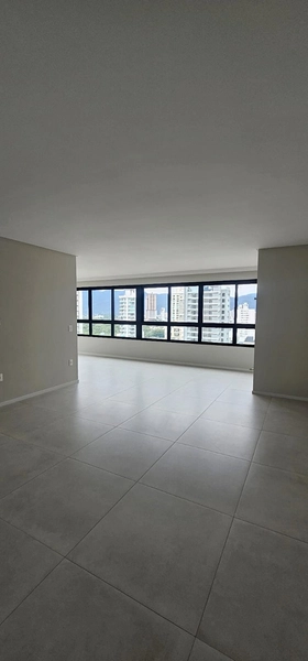 Apartamento à venda em Meia Praia: 2ª foto da galeria de imagens do imóvel