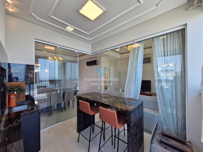 Apartamento mobiliado e decorado, muito luxuoso e frente mar.: 10ª foto da galeria de imagens do imóvel
