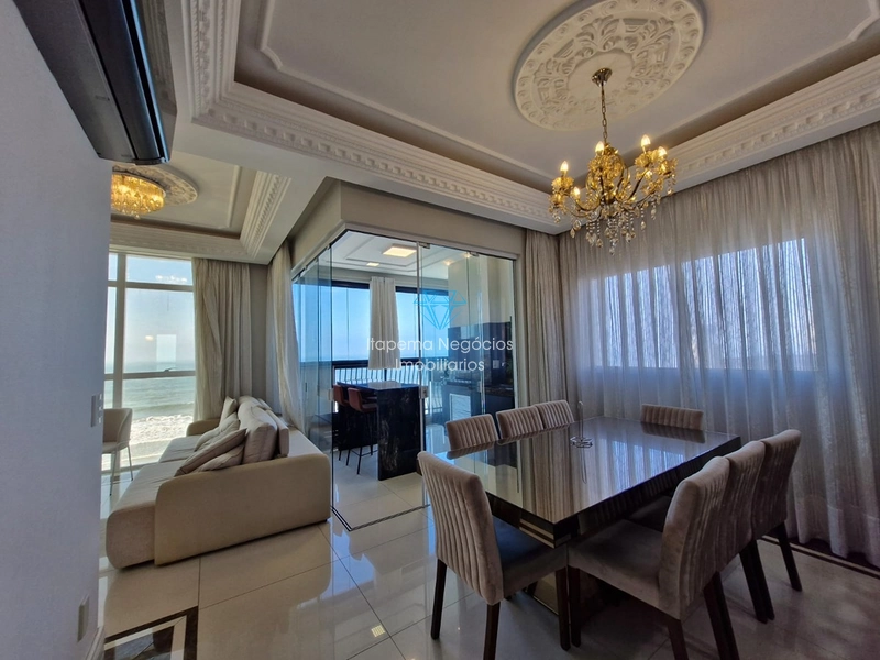 Apartamento mobiliado e decorado, muito luxuoso e frente mar.: 3ª foto da galeria de imagens do imóvel