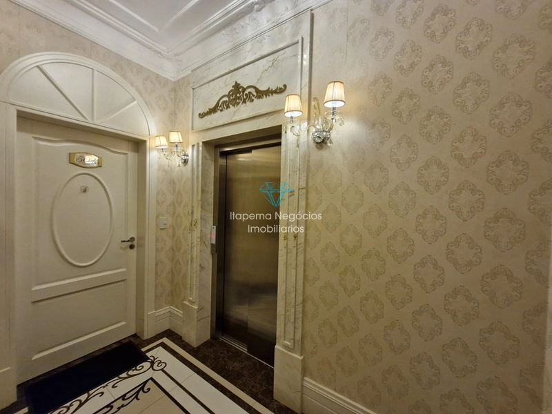 Apartamento mobiliado e decorado, muito luxuoso e frente mar.: 2ª foto da galeria de imagens do imóvel