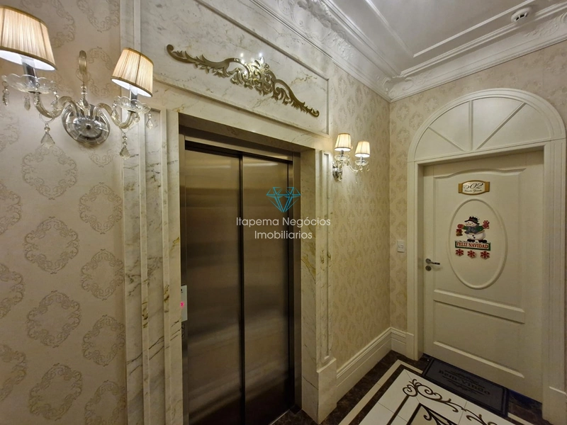 Apartamento mobiliado e decorado, muito luxuoso e frente mar.: 1ª foto da galeria de imagens do imóvel