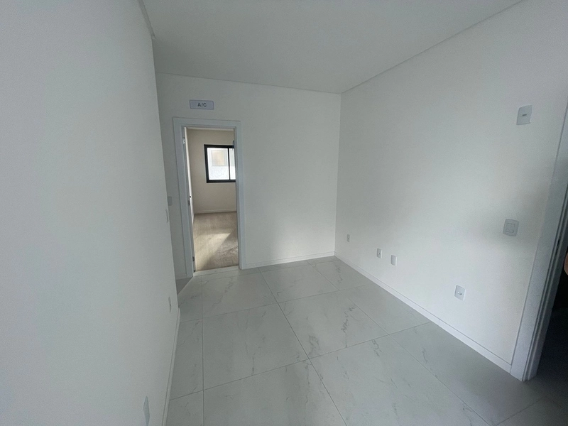 APARTAMENTO À VENDA – QUADRA MAR EM MEIA PRAIA: 4ª foto da galeria de imagens do imóvel