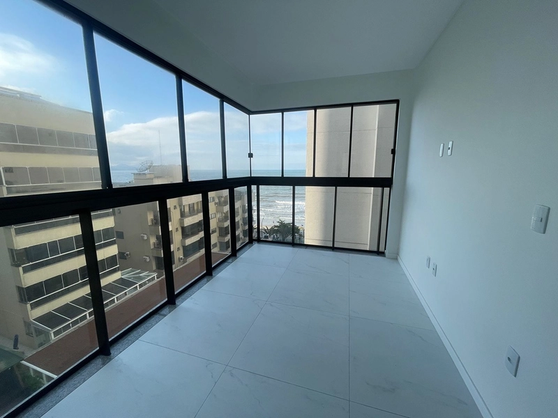 APARTAMENTO À VENDA – QUADRA MAR EM MEIA PRAIA: 2ª foto da galeria de imagens do imóvel