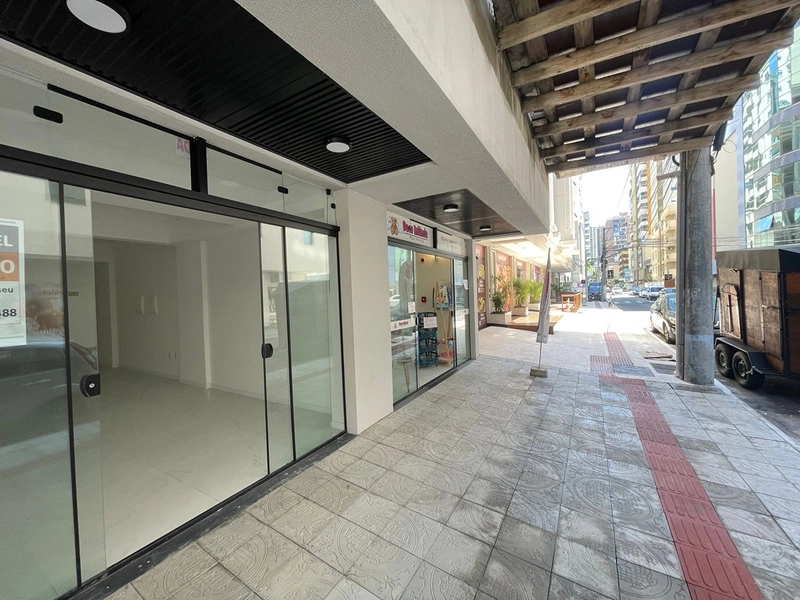 Sala Comercial para Locação – Meia Praia: 3ª foto da galeria de imagens do imóvel