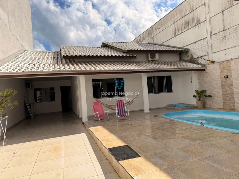 Casa com 3 dormitórios, piscina e vaga para 4 carros -  Morretes. : 1ª foto da galeria de imagens do imóvel