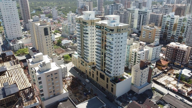 Apartamento finamente mobiliado e decorado localizado na segunda quadra do bairro Meia Praia Itapema.: 1ª foto da galeria de imagens do imóvel