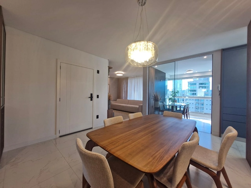 Apartamento finamente mobiliado e decorado localizado na segunda quadra do bairro Meia Praia Itapema.: 14ª foto da galeria de imagens do imóvel