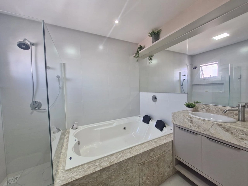 Apartamento finamente mobiliado e decorado localizado na segunda quadra do bairro Meia Praia Itapema.: 38ª foto da galeria de imagens do imóvel