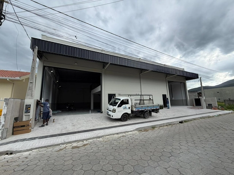 Galpão para locação no bairro Alto São Bento, em Itapema/SC.: 1ª foto da galeria de imagens do imóvel