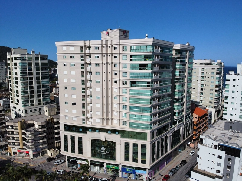 Apartamento com 3 suítes, sendo 1 com hidromassagem, à venda no Centro: 2ª foto da galeria de imagens do imóvel