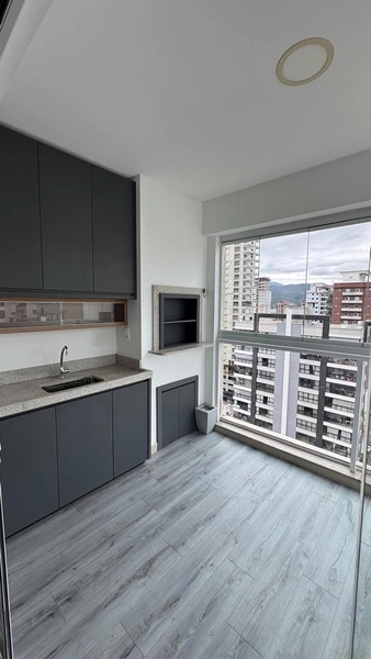 APARTAMENTO À VENDA | Meia Praia: 2ª foto da galeria de imagens do imóvel