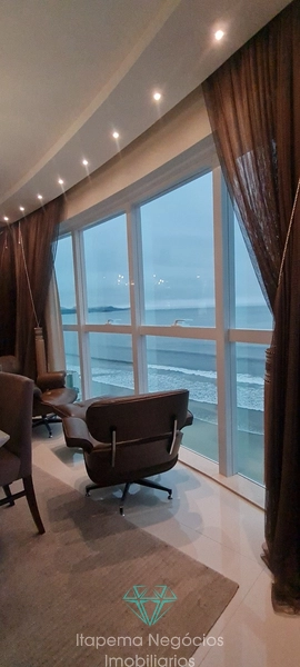 Apartamento 4 Dormitórios Sendo 4 Suítes - Frente para o mar.: 1ª foto da galeria de imagens do imóvel