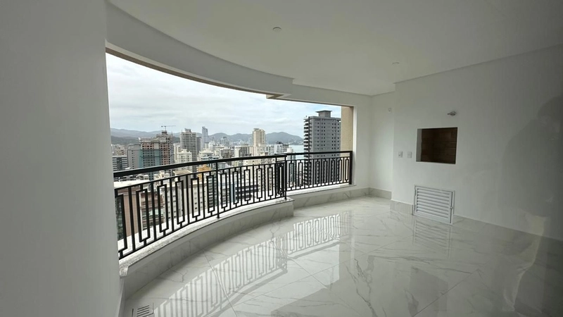 Apartamento à Venda em Meia Praia – Alto Padrão: 3ª foto da galeria de imagens do imóvel