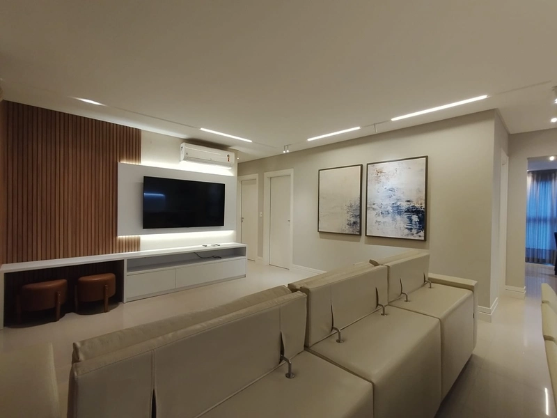 Apartamento frente avenida em Meia Praia, Itapema - SC: 5ª foto da galeria de imagens do imóvel