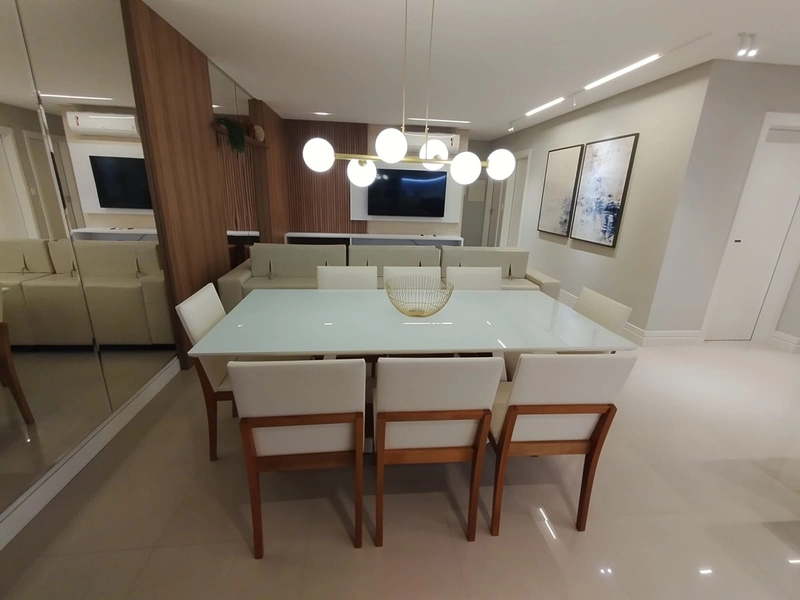 Apartamento frente avenida em Meia Praia, Itapema - SC: 2ª foto da galeria de imagens do imóvel