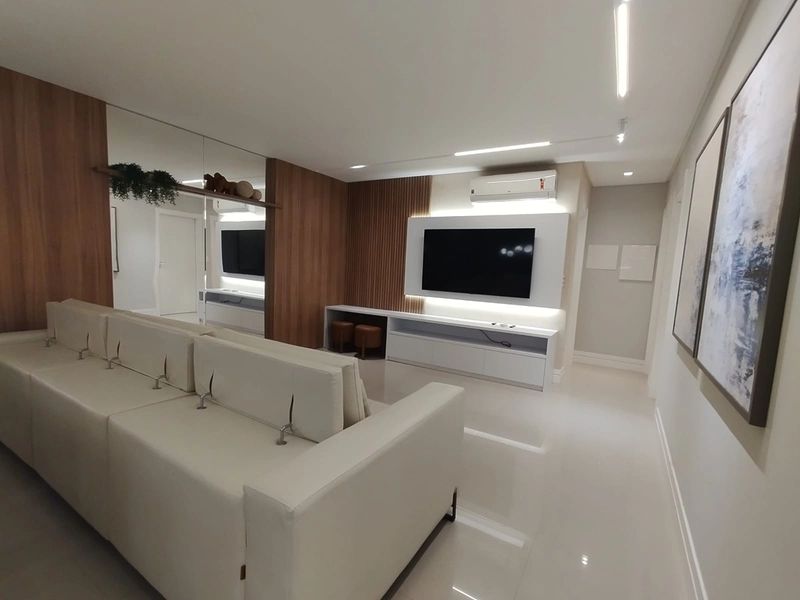 Apartamento frente avenida em Meia Praia, Itapema - SC: 4ª foto da galeria de imagens do imóvel