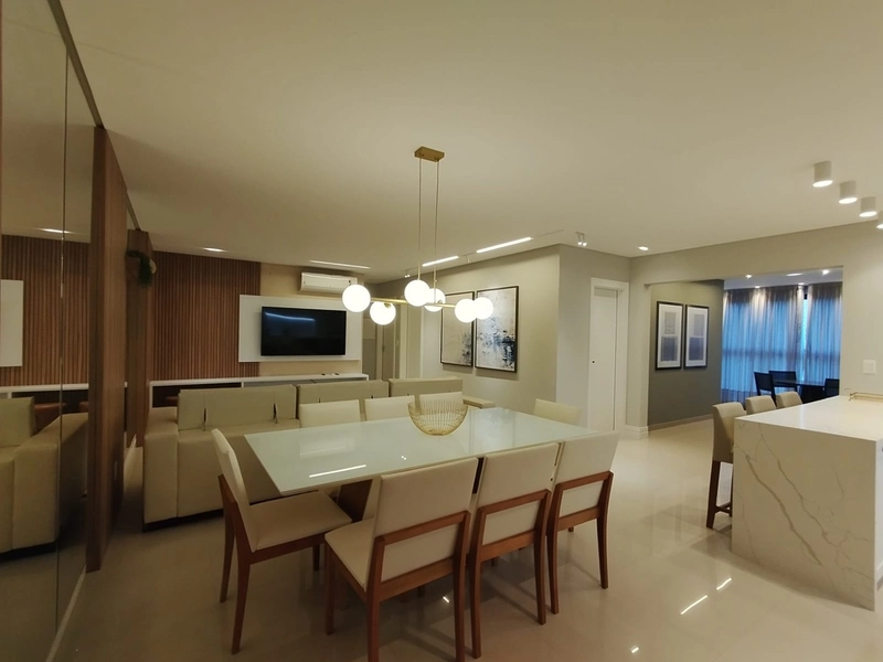 Apartamento frente avenida em Meia Praia, Itapema - SC: 1ª foto da galeria de imagens do imóvel