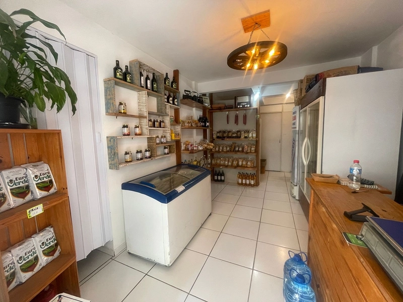 Ponto Comercial à Venda – Meia Praia (Porteira Fechada): 3ª foto da galeria de imagens do imóvel