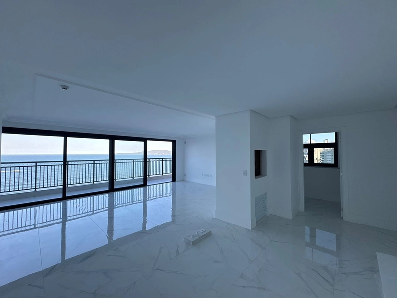 4 Suítes Frente Mar no Centro – Conforto e Vista Permanente: 1ª foto da galeria de imagens do imóvel