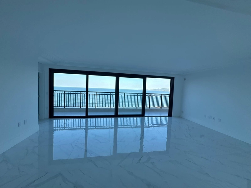 4 Suítes Frente Mar no Centro – Conforto e Vista Permanente: 2ª foto da galeria de imagens do imóvel