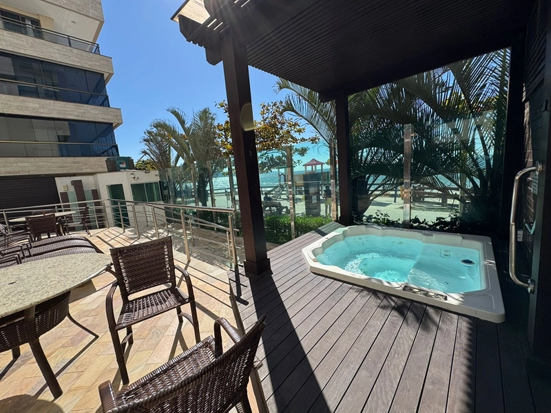 Apartamento 4 Dormitórios Sendo 4 Suítes. Frente Mar: 1ª foto da galeria de imagens do imóvel