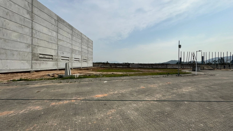 Terreno empresarial/industrial: 2ª foto da galeria de imagens do imóvel