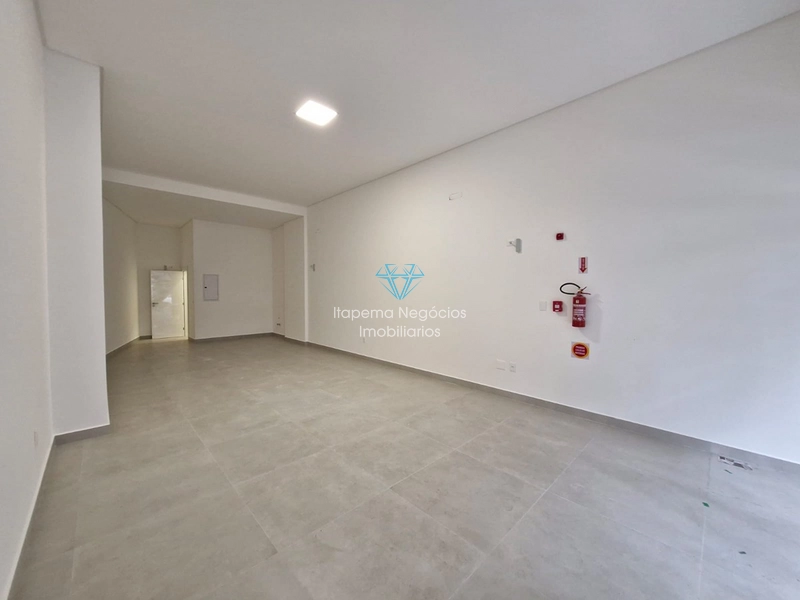 LOCAÇÃO – SALA COMERCIAL | MEIA PRAIA: 4ª foto da galeria de imagens do imóvel