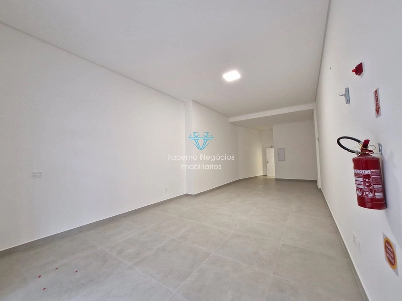 LOCAÇÃO – SALA COMERCIAL | MEIA PRAIA: 3ª foto da galeria de imagens do imóvel