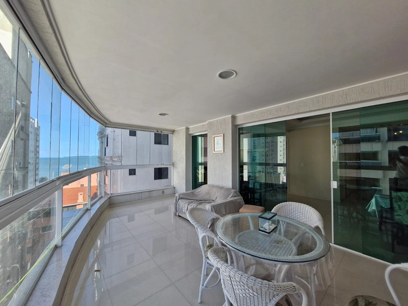 LOCAÇÃO ANUAL – 3 SUÍTES NA QUADRA DO MAR | CENTRO DE ITAPEMA: 1ª foto da galeria de imagens do imóvel