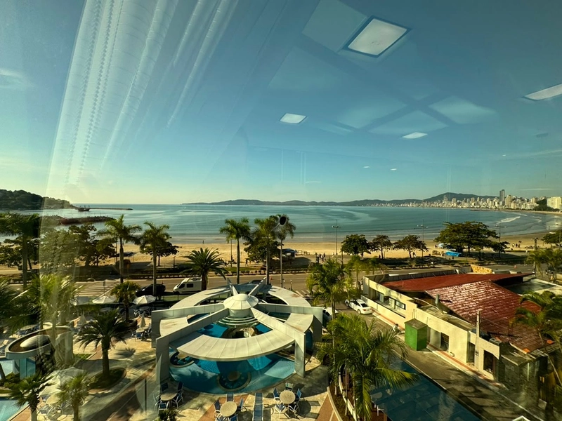 APARTAMENTO FRENTE MAR À VENDA – CENTRO DE ITAPEMA/SC: 2ª foto da galeria de imagens do imóvel
