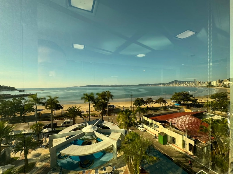 APARTAMENTO FRENTE MAR À VENDA – CENTRO DE ITAPEMA/SC: 3ª foto da galeria de imagens do imóvel