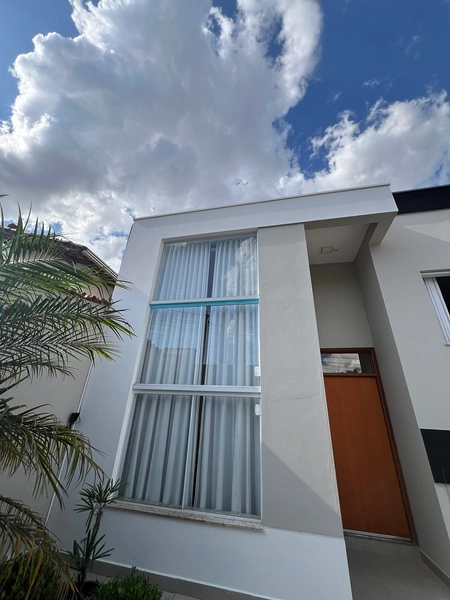 Casa com piscina aquecida: 2ª foto da galeria de imagens do imóvel