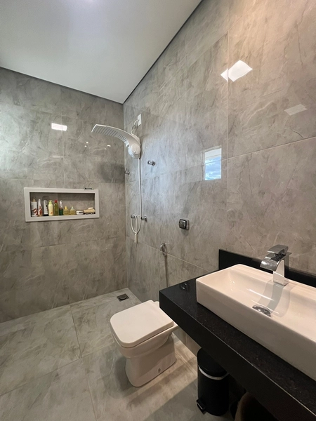 Casa moderna com 4 dormitórios e piscina de 900 mil por 790 mil: 25ª foto da galeria de imagens do imóvel