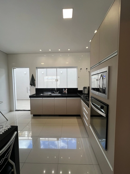 Casa moderna com 4 dormitórios e piscina de 900 mil por 790 mil: 7ª foto da galeria de imagens do imóvel