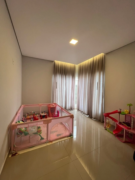 Casa moderna com 4 dormitórios e piscina de 900 mil por 790 mil: 12ª foto da galeria de imagens do imóvel