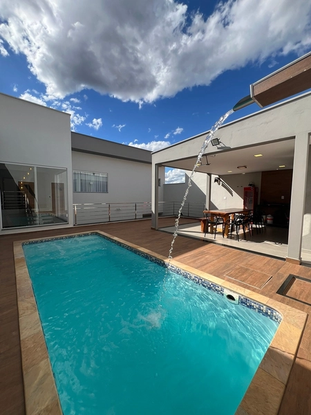 Casa moderna com 4 dormitórios e piscina de 900 mil por 790 mil: 39ª foto da galeria de imagens do imóvel