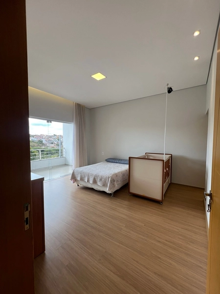 Casa moderna com 4 dormitórios e piscina de 900 mil por 790 mil: 17ª foto da galeria de imagens do imóvel